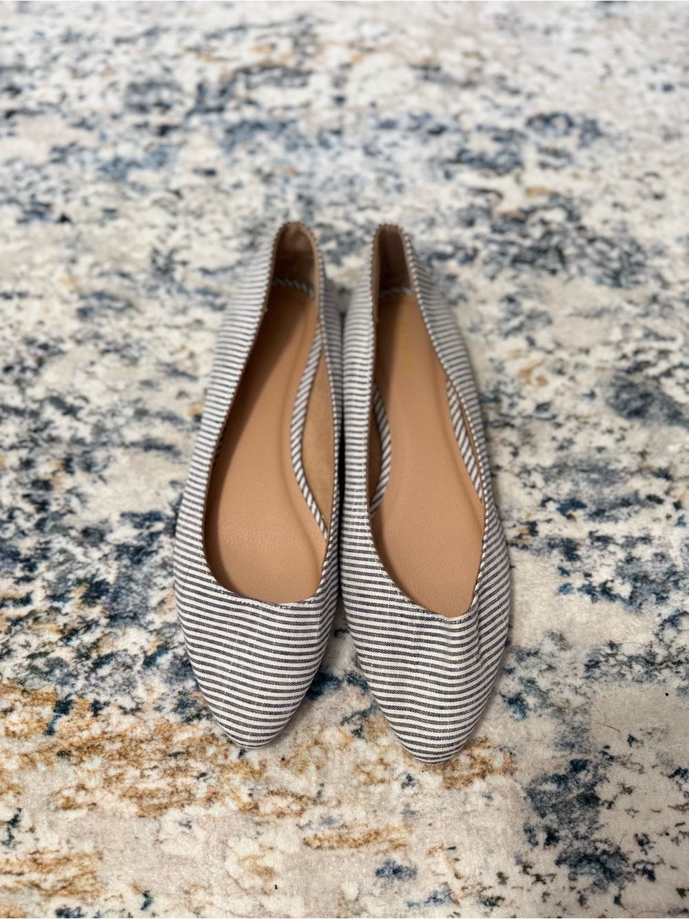 Old Navy Narrow-Striped Pointed Ballet Flats in Black and White